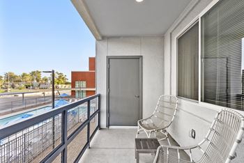 Apartment balcony at V on Broadway Apartments in Tempe AZ November 2020 (2)